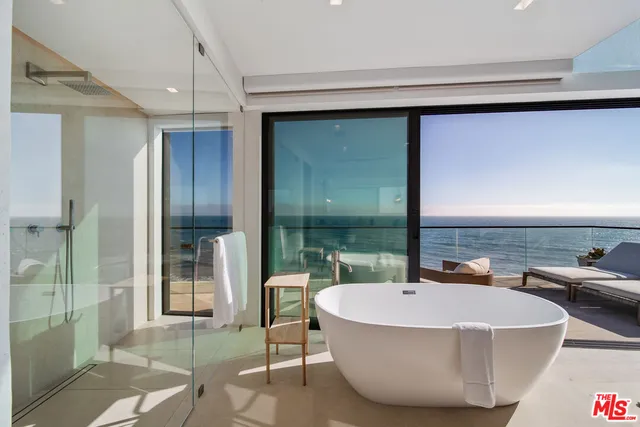 $9,900,000 | 18954 Pacific Coast Highway, Malibu, CA 90265