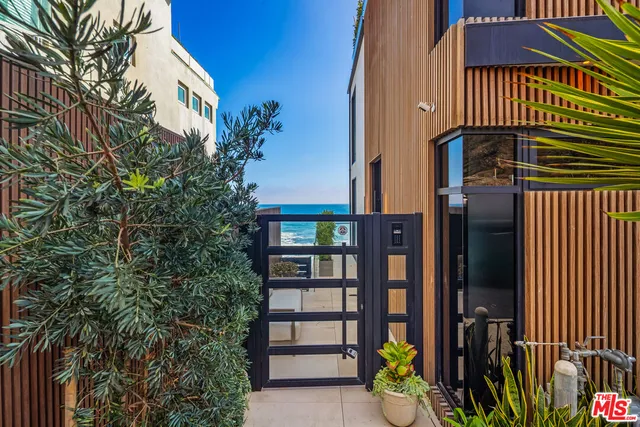 $9,900,000 | 18954 Pacific Coast Highway, Malibu, CA 90265