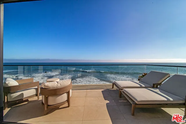 $9,900,000 | 18954 Pacific Coast Highway, Malibu, CA 90265
