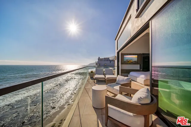$9,900,000 | 18954 Pacific Coast Highway, Malibu, CA 90265