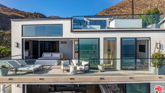 $9,900,000 | 18954 Pacific Coast Highway, Malibu, CA 90265