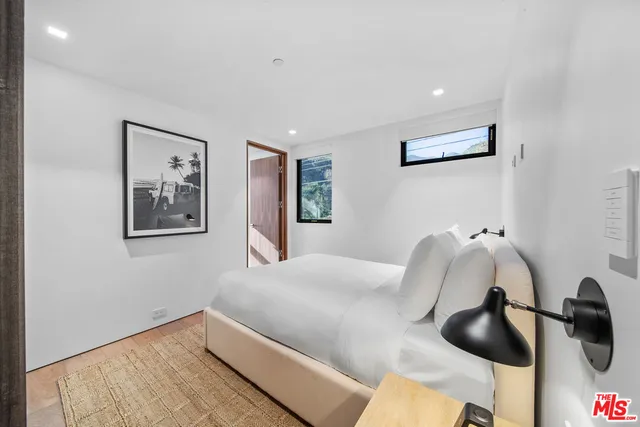 $9,900,000 | 18954 Pacific Coast Highway, Malibu, CA 90265