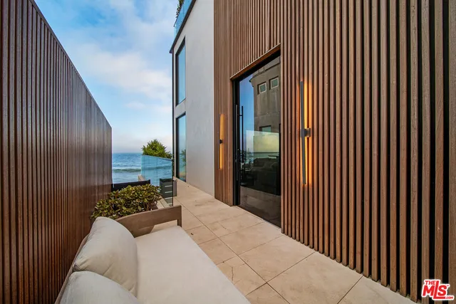 $9,900,000 | 18954 Pacific Coast Highway, Malibu, CA 90265