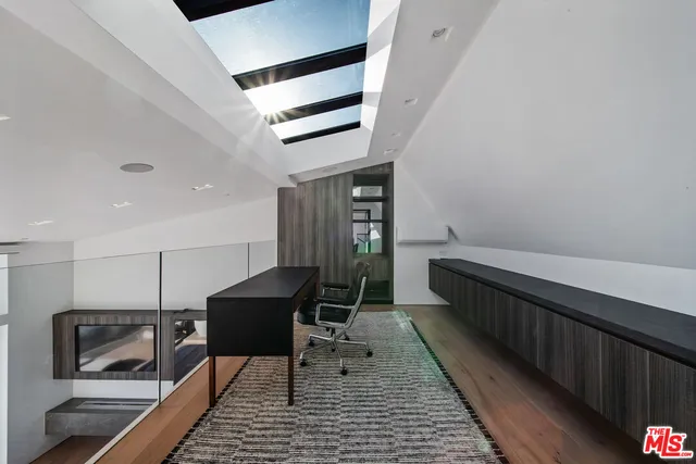 $9,900,000 | 18954 Pacific Coast Highway, Malibu, CA 90265