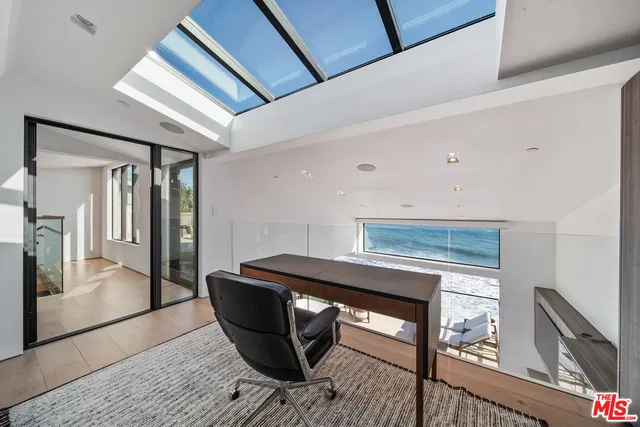 $9,900,000 | 18954 Pacific Coast Highway, Malibu, CA 90265
