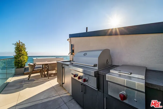 $9,900,000 | 18954 Pacific Coast Highway, Malibu, CA 90265