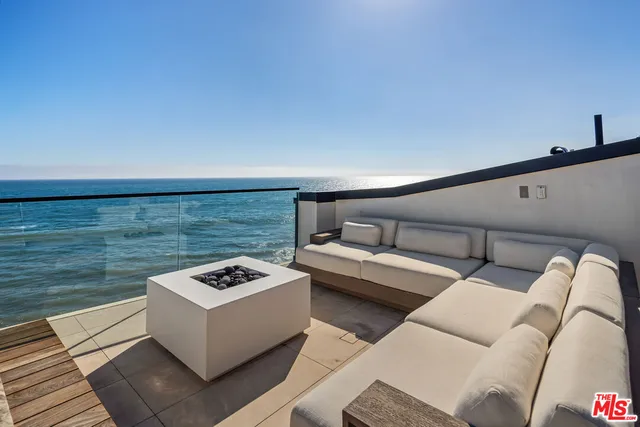 $9,900,000 | 18954 Pacific Coast Highway, Malibu, CA 90265