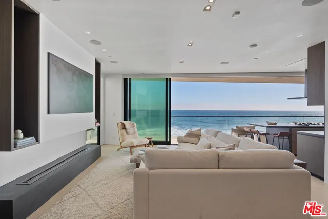 $9,900,000 | 18954 Pacific Coast Highway, Malibu, CA 90265