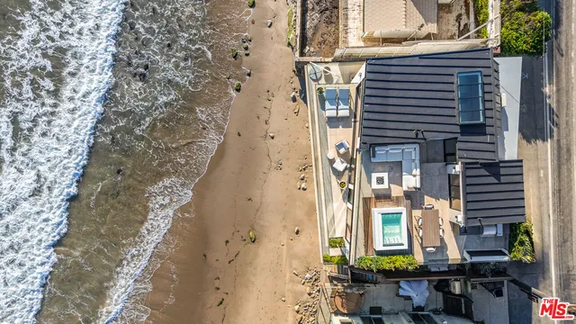 $9,900,000 | 18954 Pacific Coast Highway, Malibu, CA 90265