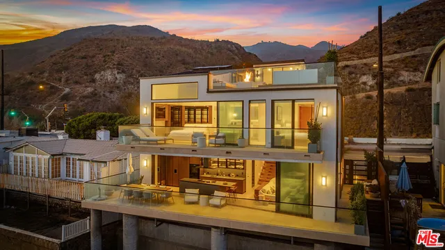 $9,900,000 | 18954 Pacific Coast Highway, Malibu, CA 90265