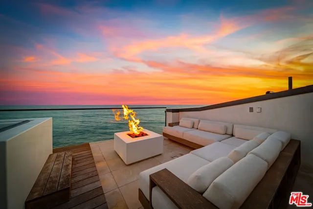 $9,900,000 | 18954 Pacific Coast Highway, Malibu, CA 90265