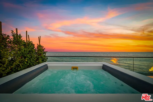 $9,900,000 | 18954 Pacific Coast Highway, Malibu, CA 90265