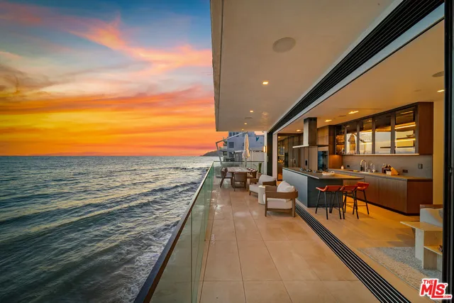$9,900,000 | 18954 Pacific Coast Highway, Malibu, CA 90265