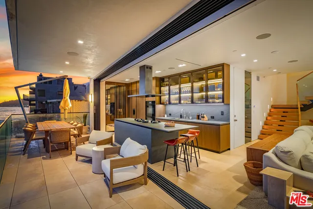 $9,900,000 | 18954 Pacific Coast Highway, Malibu, CA 90265