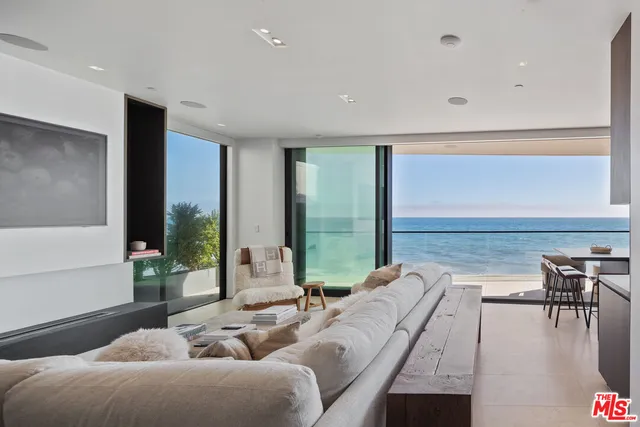 $9,900,000 | 18954 Pacific Coast Highway, Malibu, CA 90265