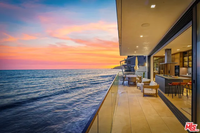 $9,900,000 | 18954 Pacific Coast Highway, Malibu, CA 90265