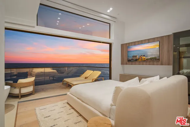 $9,900,000 | 18954 Pacific Coast Highway, Malibu, CA 90265