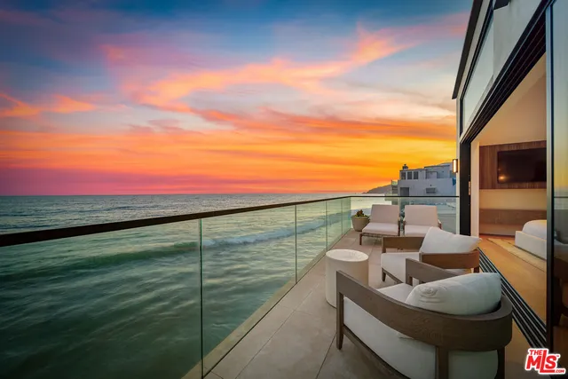$9,900,000 | 18954 Pacific Coast Highway, Malibu, CA 90265
