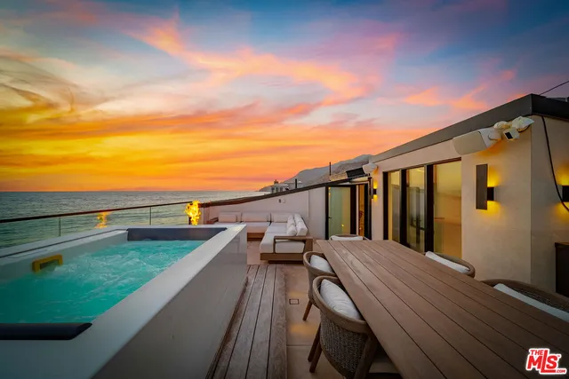 $9,900,000 | 18954 Pacific Coast Highway, Malibu, CA 90265