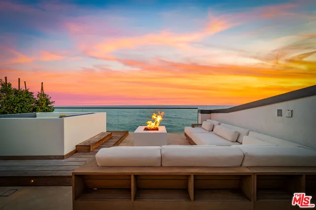 $9,900,000 | 18954 Pacific Coast Highway, Malibu, CA 90265