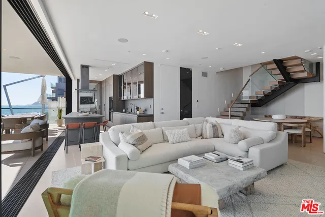 $9,900,000 | 18954 Pacific Coast Highway, Malibu, CA 90265