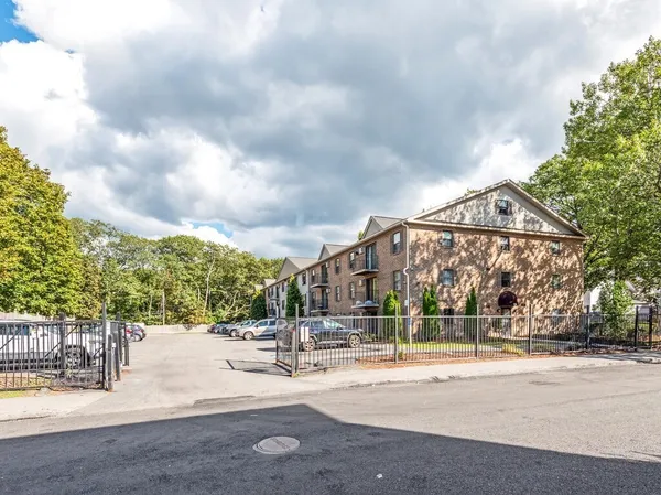 $200,000 | 80 Stanton Street, Unit 14, Worcester, MA 01605