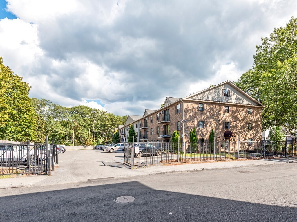80 Stanton Street, Unit 14 Worcester, MA 01605 - Photo 25 of 26 a view of street with of house