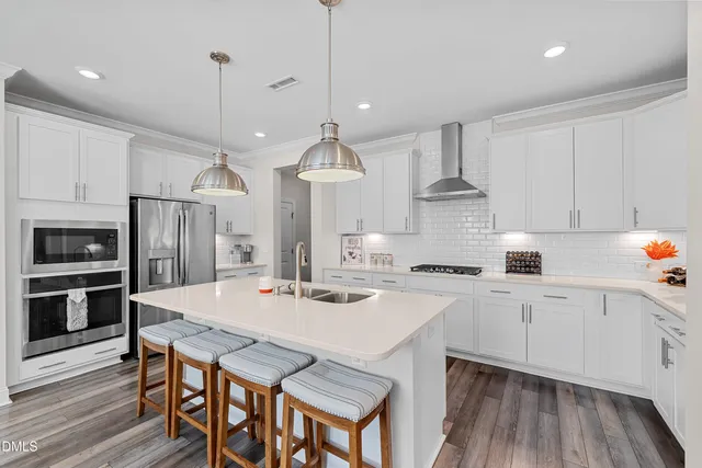 a picture of a wall with a white wall and a picture