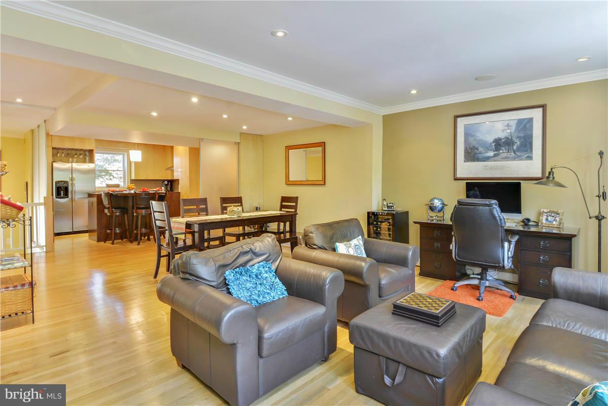 3873 Chain Bridge Road Fairfax, VA 22030 - Photo 8 of 29 a living room with furniture and kitchen view