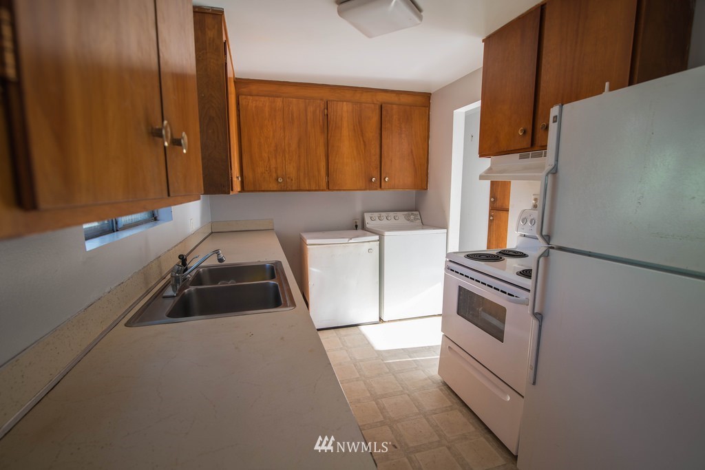 3624 Northeast 7th Street Renton, WA 98056 - Photo 6 of 14