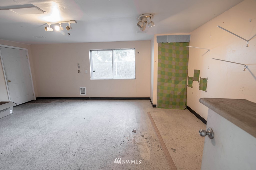 3624 Northeast 7th Street Renton, WA 98056 - Photo 9 of 14