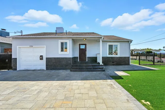 a front view of house with yard