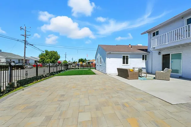 a house view with a outdoor space