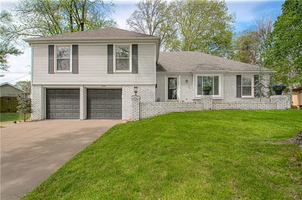 $745,000 | 7626 Canterbury Drive, Prairie Village, KS 66208