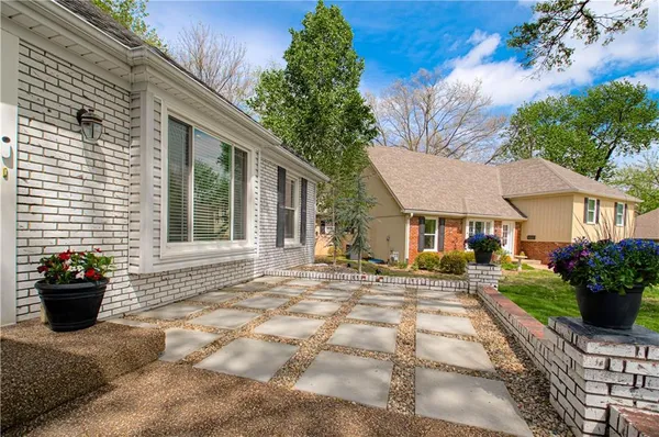 $745,000 | 7626 Canterbury Drive, Prairie Village, KS 66208