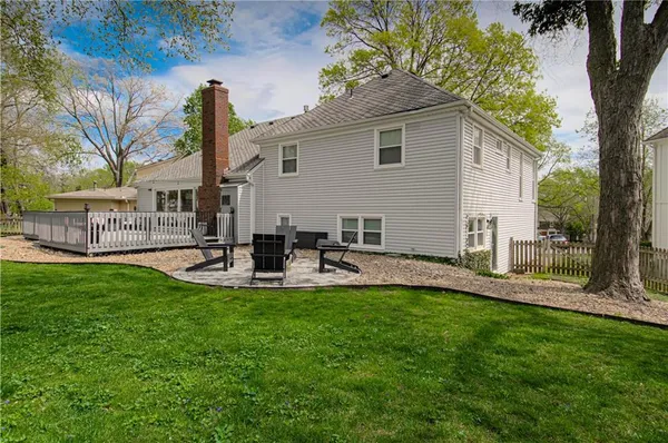 $745,000 | 7626 Canterbury Drive, Prairie Village, KS 66208