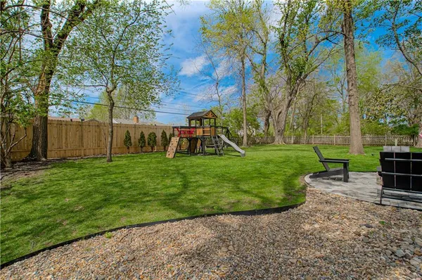 $745,000 | 7626 Canterbury Drive, Prairie Village, KS 66208