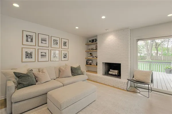 $745,000 | 7626 Canterbury Drive, Prairie Village, KS 66208