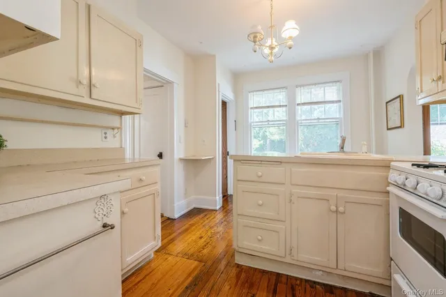 $899,000 | 49 High Street, Locust Valley, NY 11560