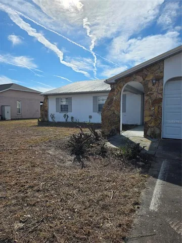 a view of a house with a yard