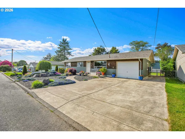 $429,500 | 338 Northeast San-Bay-O Circle, Newport, OR 97365