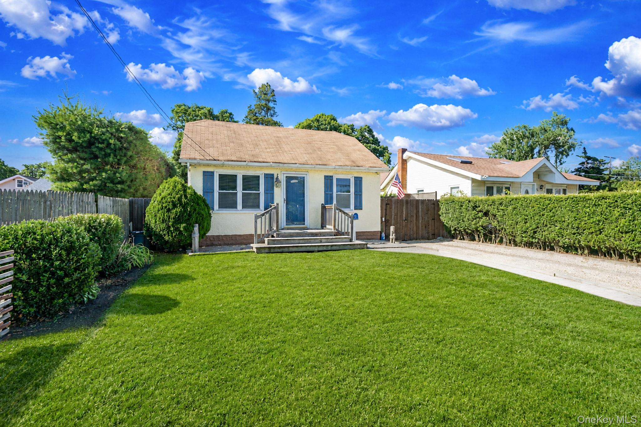 7 Inca Drive Bay Shore, NY 11706 - Photo 2 of 29