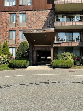$3,500 | 1006 Paradise Road, Unit PH Q, Swampscott, MA 01907