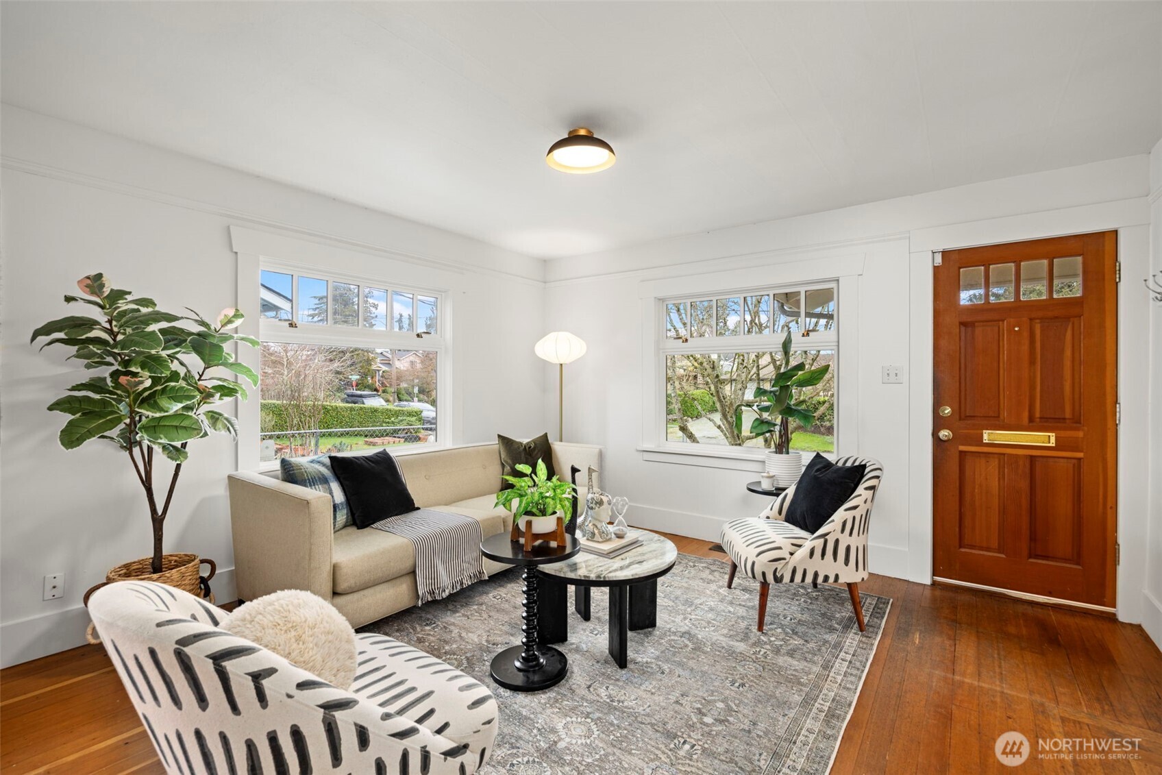 7813 46th Avenue South Seattle, WA 98118 - Photo 3 of 18 a living room with furniture and a potted plant