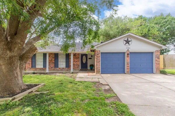 $2,100 | 5704 Leggett Lane, Pearland, TX 77584
