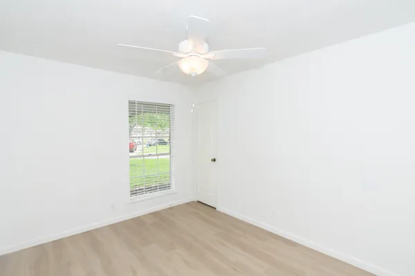 $2,100 | 5704 Leggett Lane, Pearland, TX 77584