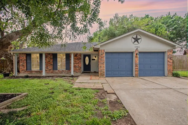 $2,100 | 5704 Leggett Lane, Pearland, TX 77584