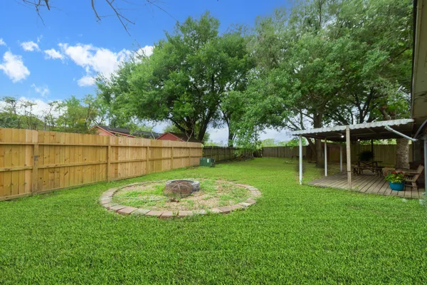 $2,100 | 5704 Leggett Lane, Pearland, TX 77584