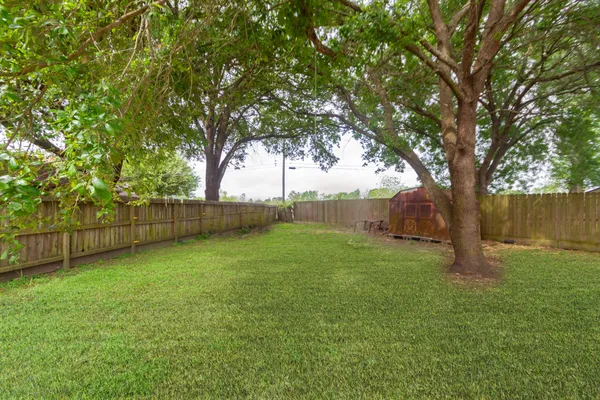 $2,100 | 5704 Leggett Lane, Pearland, TX 77584