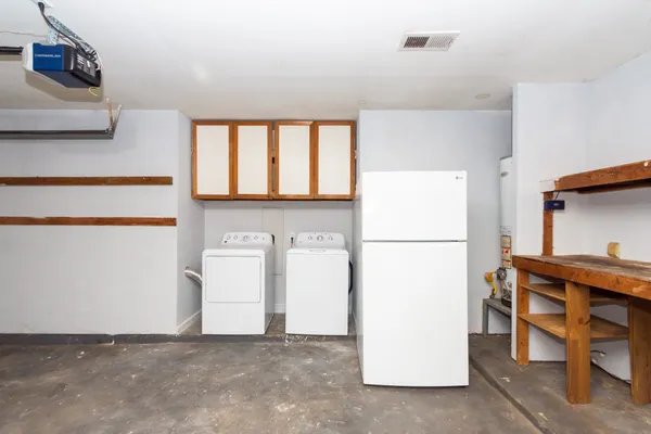 $2,100 | 5704 Leggett Lane, Pearland, TX 77584